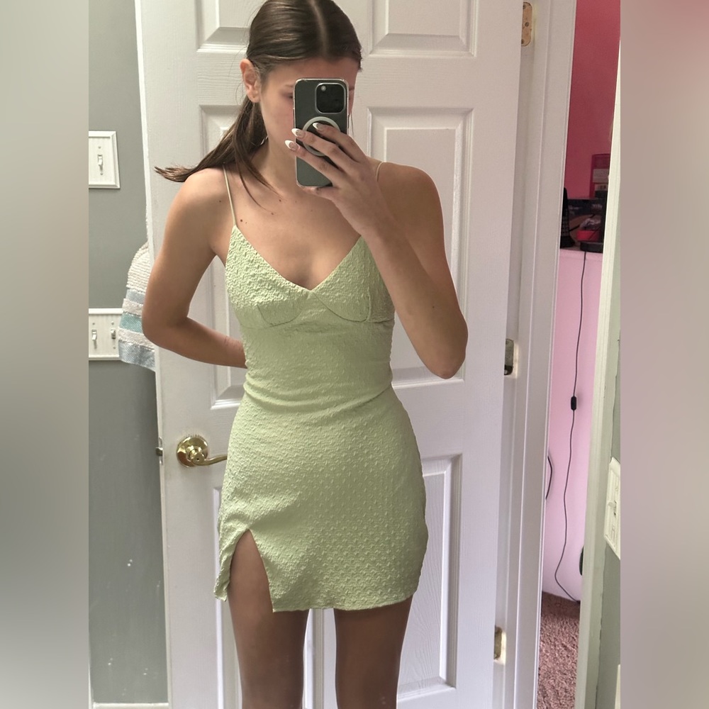 Bailey Rose is the brand and it’s a green light summer dress